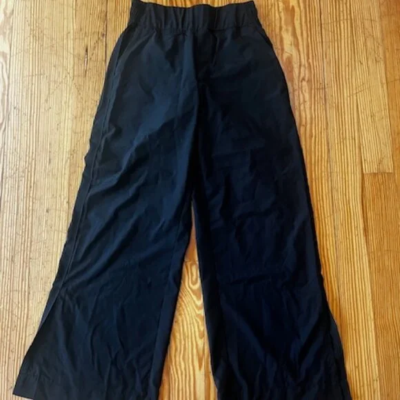 Old Navy High-Waisted Stretch Tech Split Wid-leg pants - Picture 2 of 6